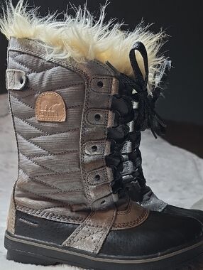 Sorel Women's Quilted Lace-Up Winter Boots with Faux Fur - Gray & Black